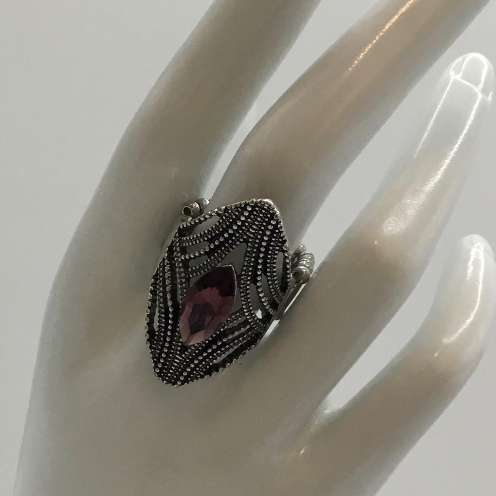 LARGE SILVERTONE PURPLE RHINESTONE STRETCH COCKTAIL RING